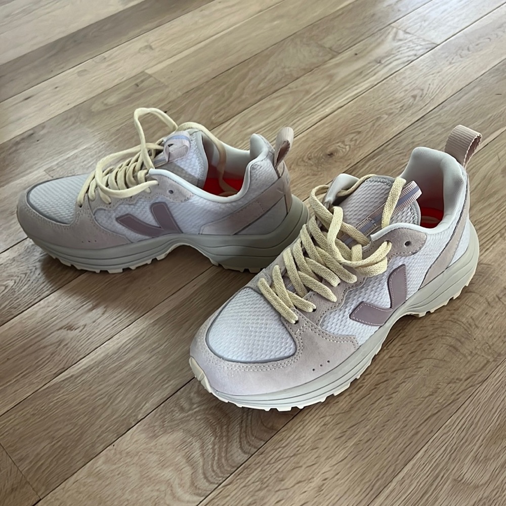 Vejas Venturi Logo Suede Trainer Sneakers